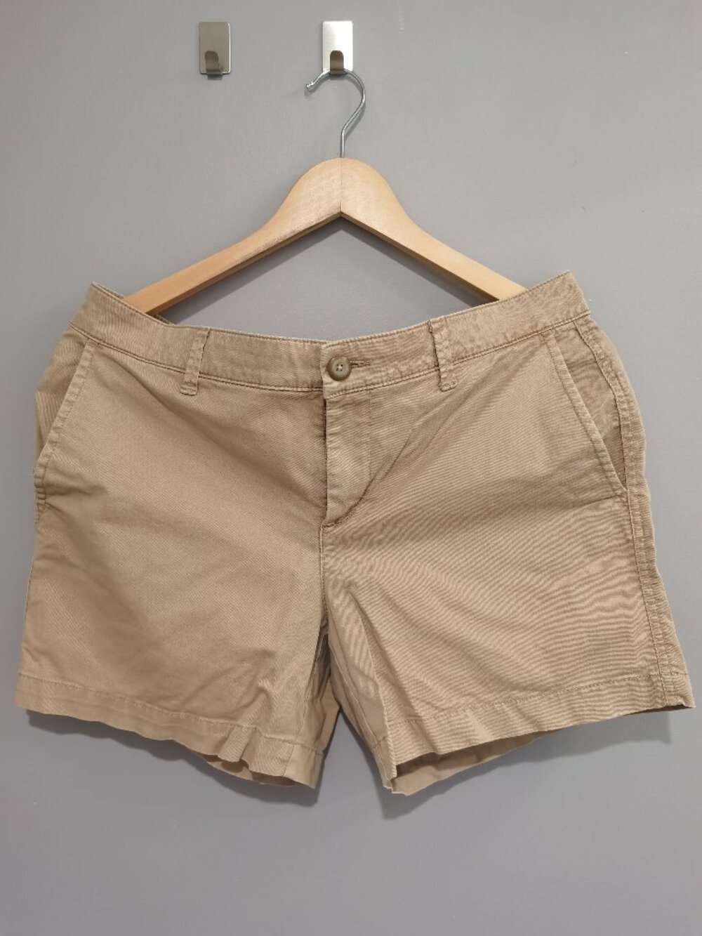 GAP Khaki Girlfriend 5-inch Chino Shorts | Size US 8